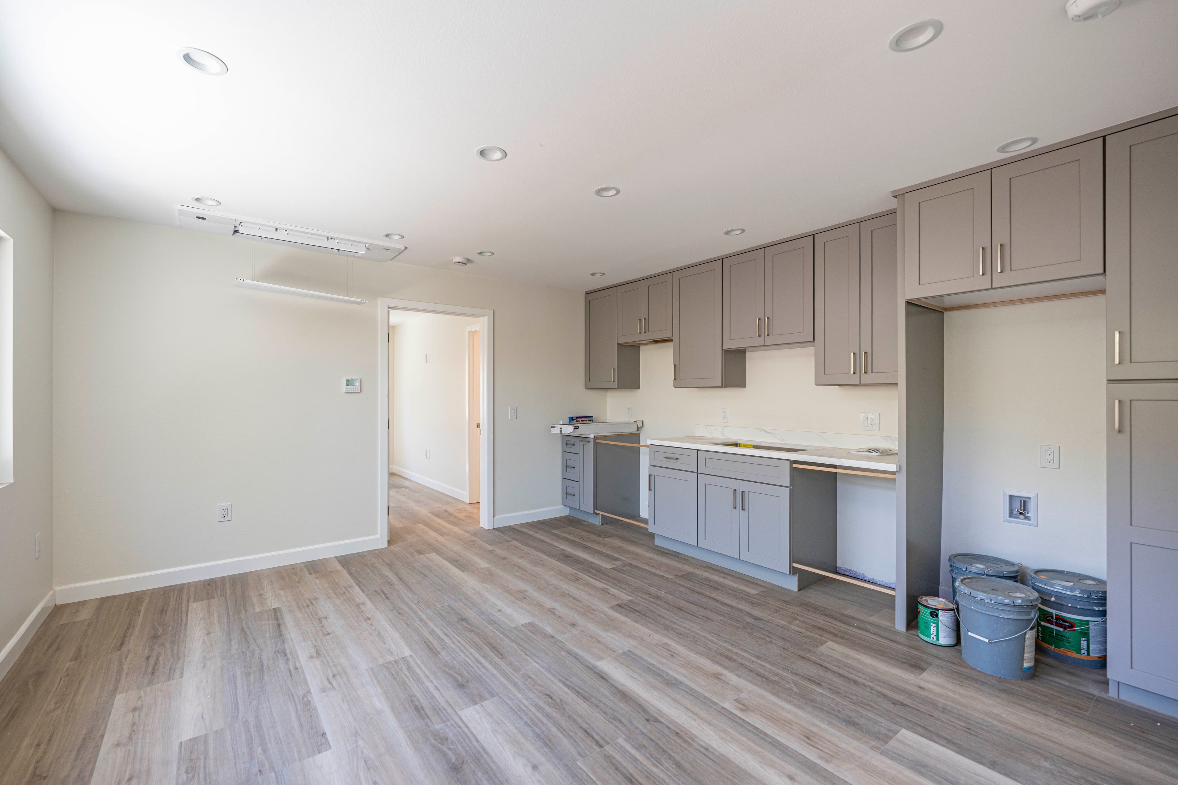 Cabinets & Countertops