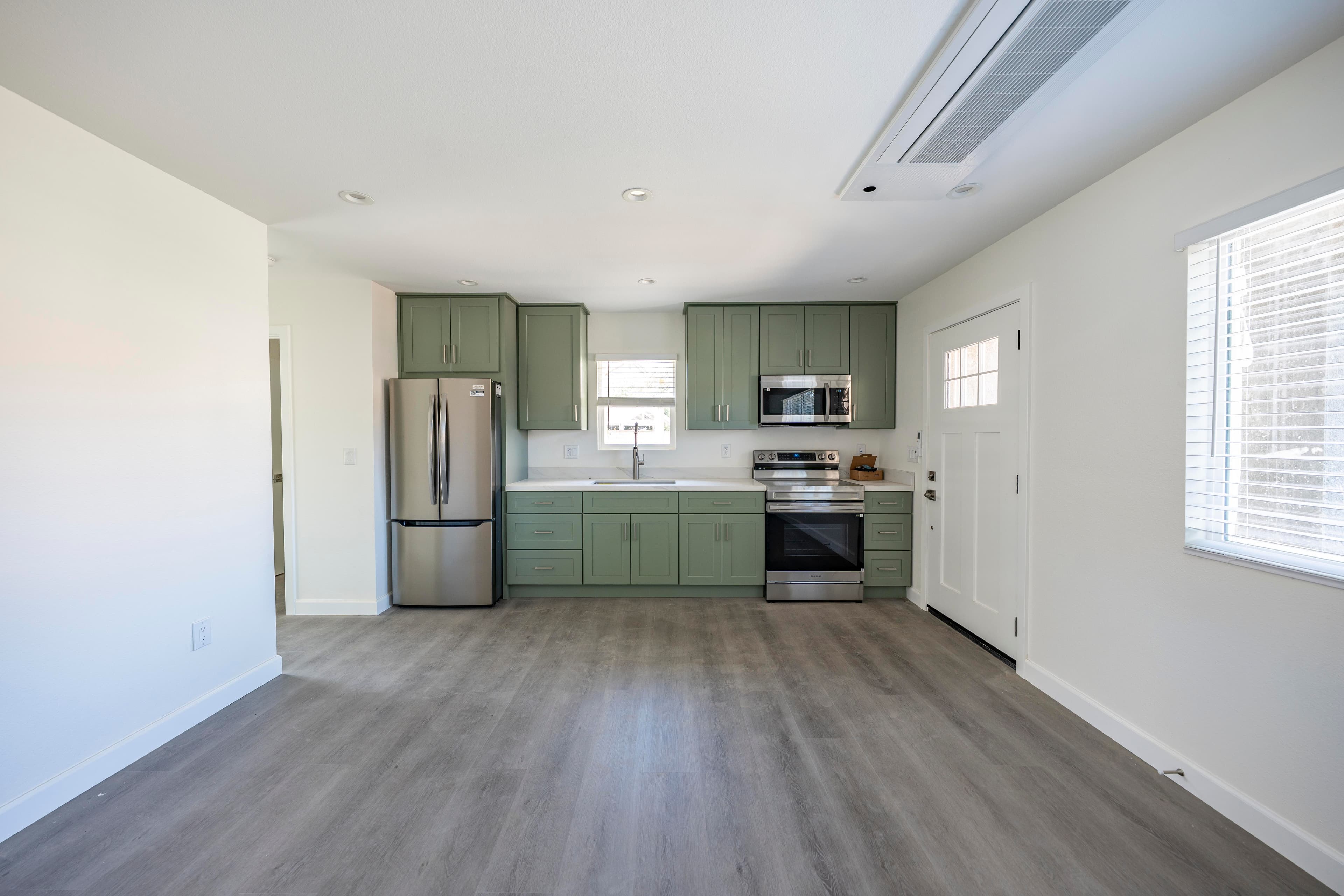Cabinets & Countertops