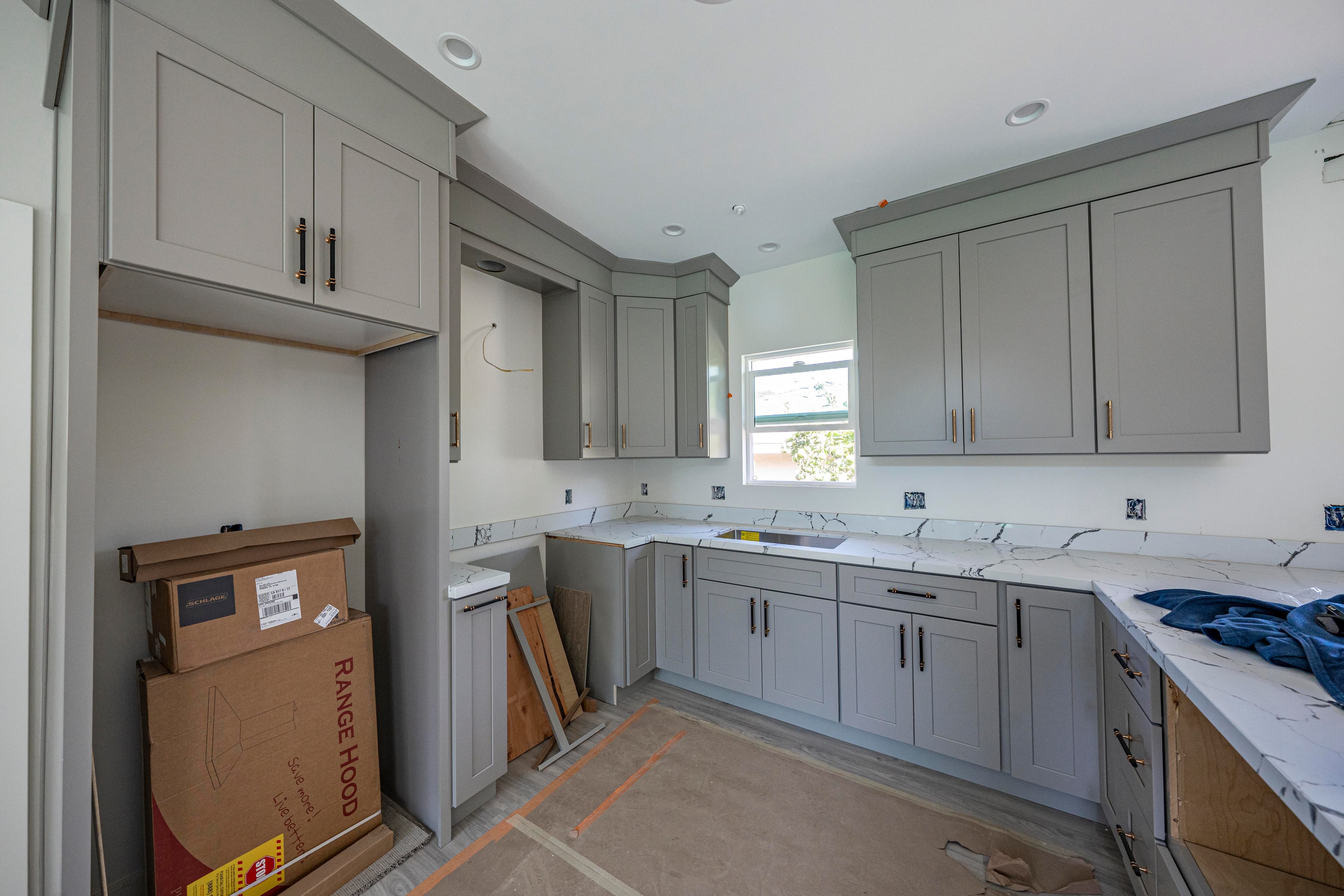 Cabinets & Countertops